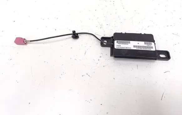 Dodge Challenger Antenna control unit P68186558AA 68186558AA