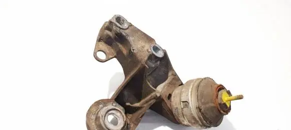Skoda Superb B5 (3U) Engine mounting bracket 8e0199351