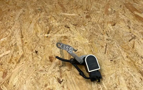 Volvo XC40 Headlight/headlamp level sensor 32221957 32221477