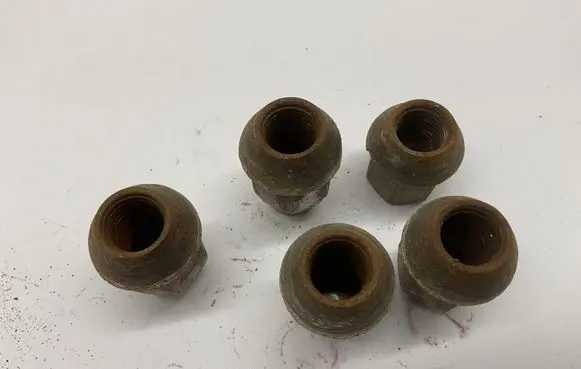 Jeep Cherokee III KJ Anti-theft wheel nuts and lock 