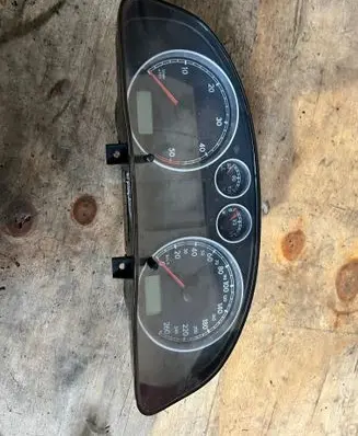 Volkswagen PASSAT B5.5 Speedometer (instrument cluster) 3B0920805A 110080051004