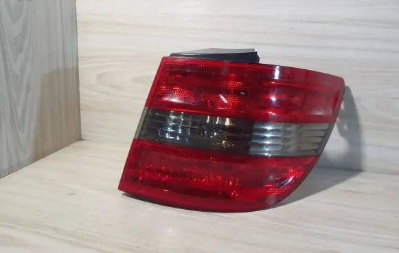 Mercedes-Benz B W245 Rear/tail lights A1698202464