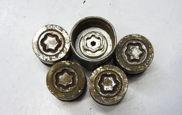 Volvo C30 Nuts/bolts 