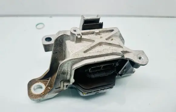 Engine mount bracket