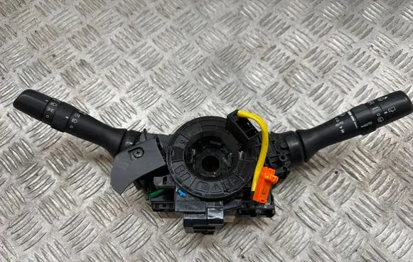 Toyota Yaris Wiper turn signal indicator stalk/switch 0D06075J314