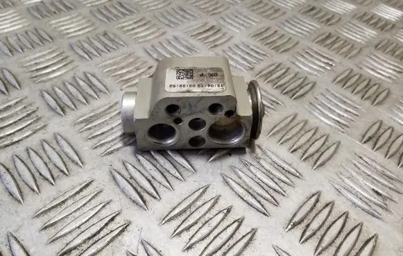 Porsche Cayenne (92A) Air conditioning (A/C) expansion valve 7P0820679A