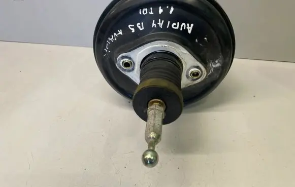 Audi A4 S4 B5 8D Brake booster 4B3612105