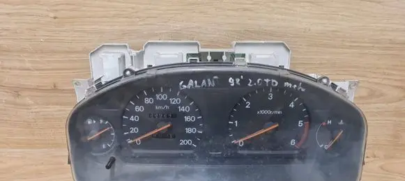 Mitsubishi Galant Speedometer (instrument cluster) MR216547