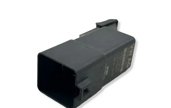 Volkswagen Caddy Glow plug pre-heat relay 038907281D 3215311 0522120504