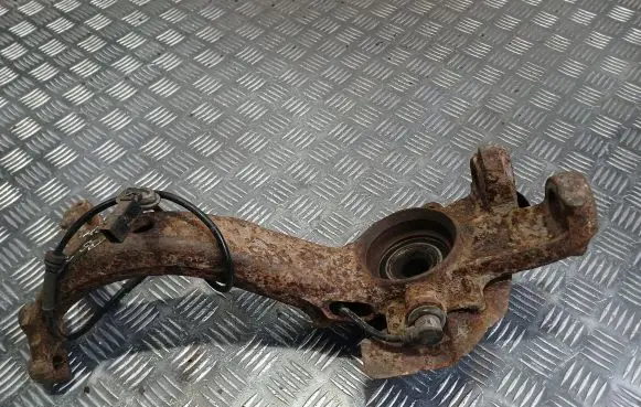Volkswagen PASSAT B5 Front wheel hub spindle knuckle