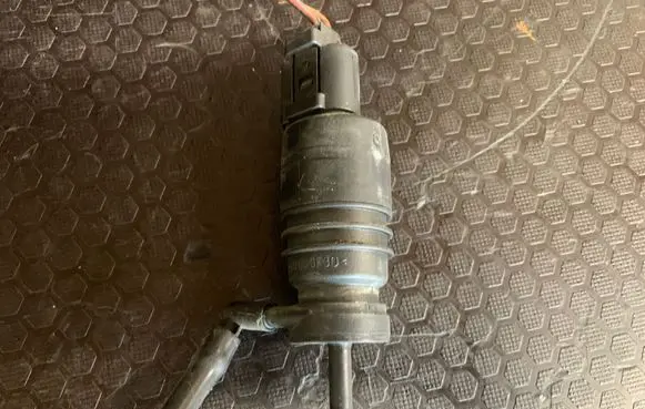 BMW X5 E53 Windscreen/windshield washer pump 8377430 001004 13264010