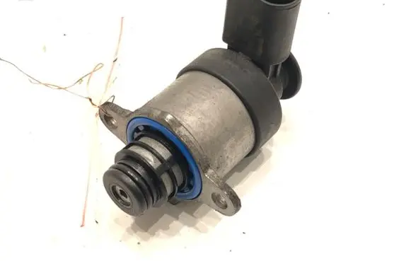 Audi A6 C7 Fuel pressure regulator 