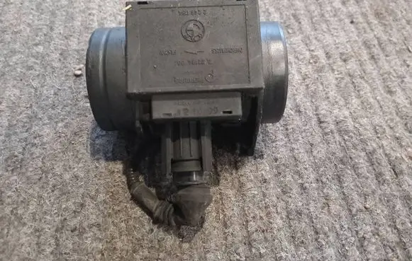 BMW 5 E39 Mass air flow meter 72218400 2246084 660121