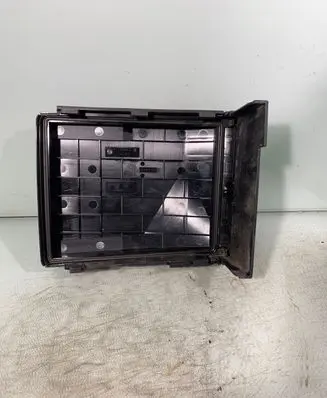 Volkswagen Golf V Fuse box cover 1K0937132f