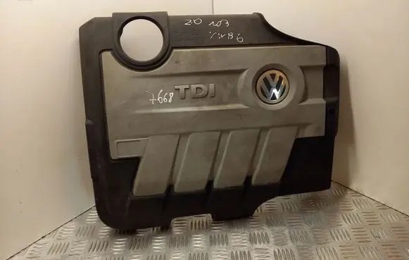 Volkswagen PASSAT B6 Engine cover (trim) 03L103925AE