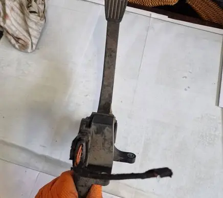 Iveco Daily 35 - 40.10 Accelerator throttle pedal 504061735 884300475 0281002633