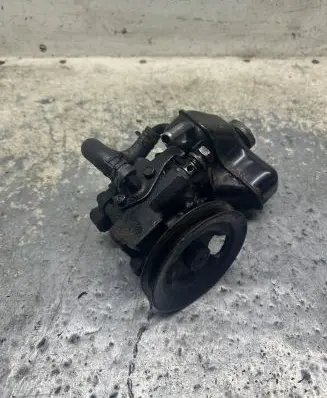 Mitsubishi Pajero Power steering pump