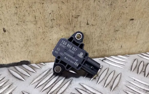 Volkswagen Polo V 6R Airbag deployment crash/impact sensor 1Q0955557