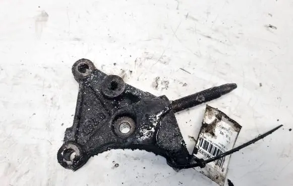 Honda CR-V Engine mounting bracket 