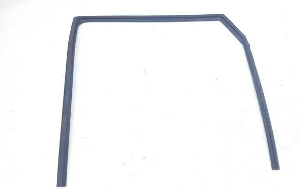 Nissan Qashqai Rear door glass trim molding 823314EA3A LH1M4