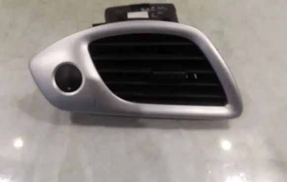 Renault Scenic III - Grand scenic III Dashboard side air vent grill/cover trim