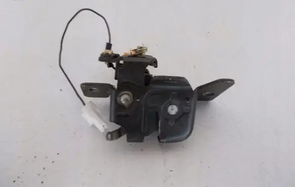 Mazda 323 F Tailgate/trunk/boot lock/catch/latch 