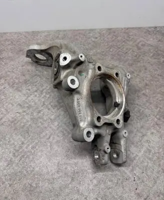Porsche Macan (95B) Rear wheel hub spindle/knuckle 8R0505436C