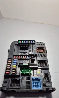 Citroen C4 Cactus Fuse module E1095294 20140123 9807532080