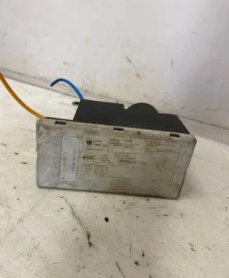 Audi A4 S4 B5 8D Central locking vacuum pump 8l0862257