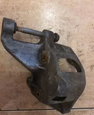 Volkswagen Golf III Power steering pump 028145523