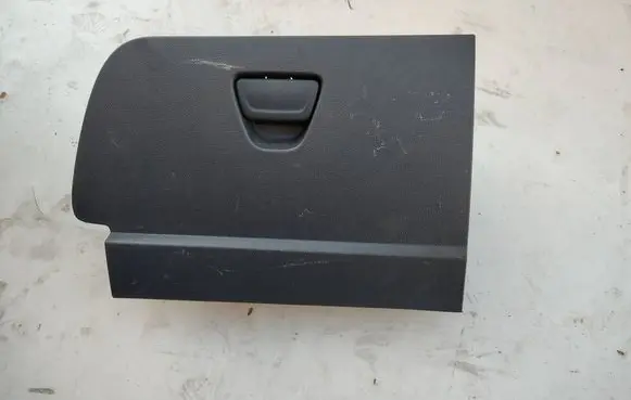 Glove box