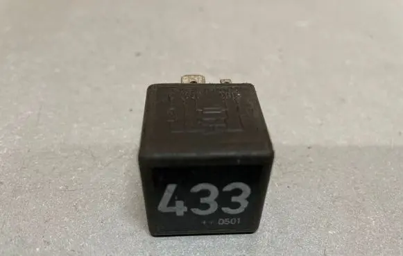 Volkswagen Golf V Other relay 3D0951253A