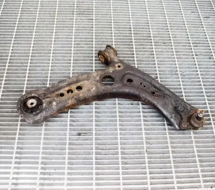 Volkswagen Golf VII Front lower control arm/wishbone