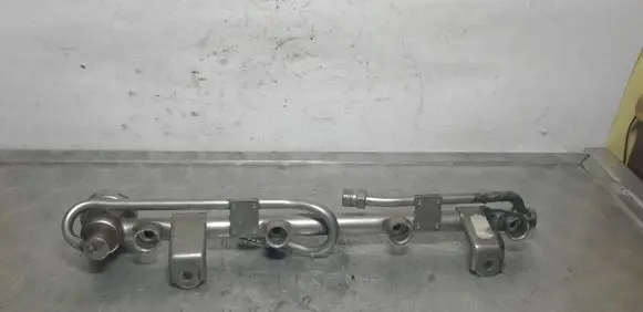Volkswagen PASSAT B5 Fuel main line pipe 058133681