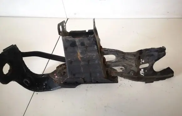 Toyota Avensis T270 Front bumper mounting bracket