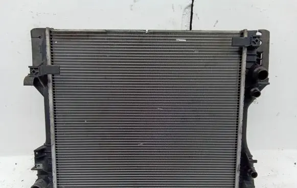 Jaguar XF X250 Coolant radiator