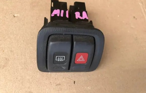 Nissan Micra Windscreen/window heater switch
