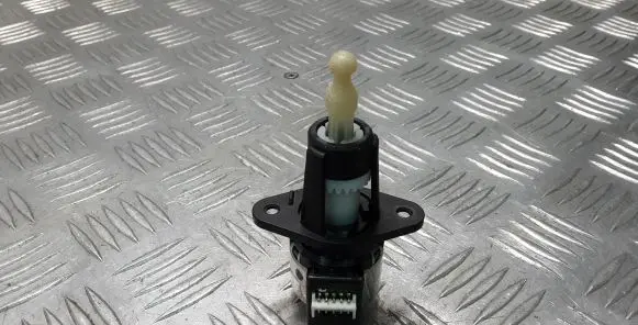 Headlight level adjustment motor