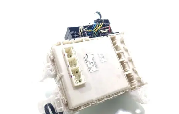 Toyota RAV 4 (XA30) Fuse module 82730-42020 7C01-0080 9498