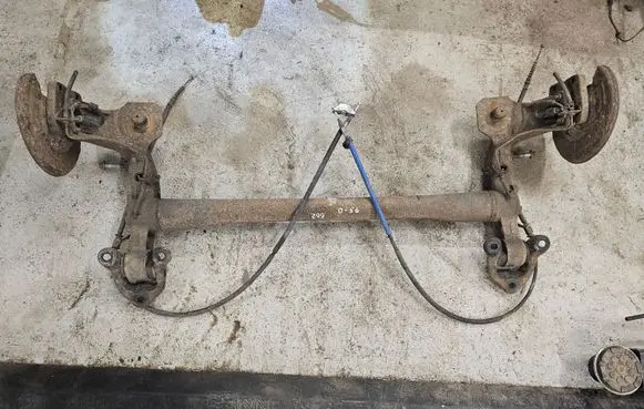 Opel Zafira B Rear axle beam 
