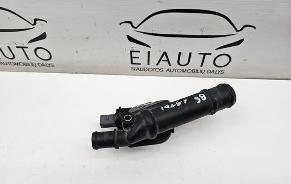 Volkswagen PASSAT B6 Engine coolant pipe/hose 03G121132B