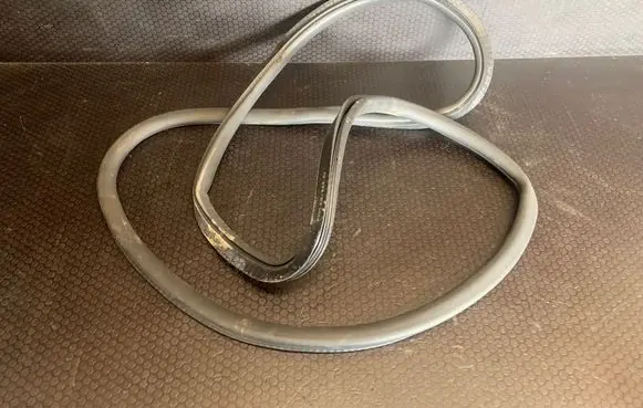 BMW 7 F01 F02 F03 F04 Rubber seal front door window/glass 