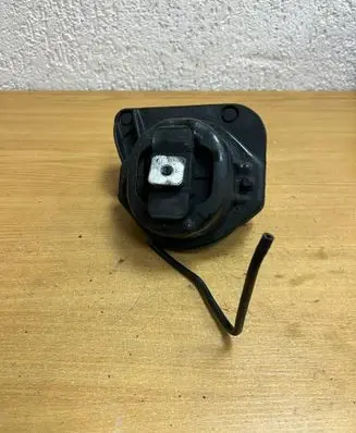 BMW 7 E65 E66 Engine mount bracket 677191702 F6074