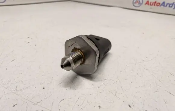 BMW 4 F36 Gran coupe Fuel pressure sensor 7620946 13537620946 0261545072