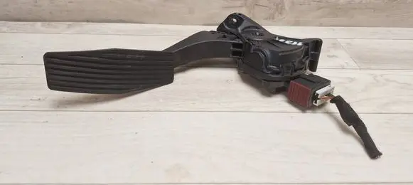 Chevrolet Cruze Accelerator throttle pedal 13252702 6PV00976507 08032010