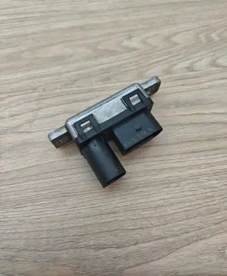 Volvo XC70 Glow plug pre-heat relay 31431776 0281003145