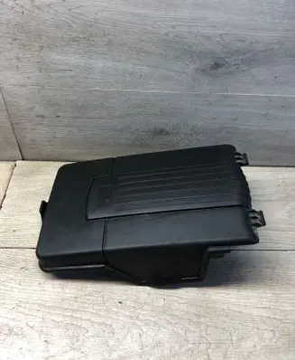 Skoda Superb B6 (3T) Battery box tray cover/lid 3C0915443A