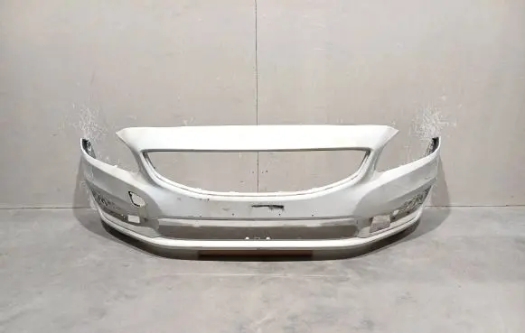 Volvo V60 Front bumper 31323831