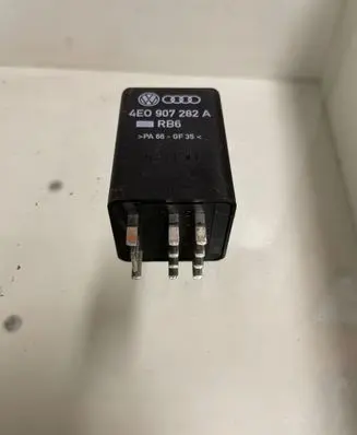 Audi A6 S6 C6 4F Glow plug pre-heat relay 0281003029 4E0907282A