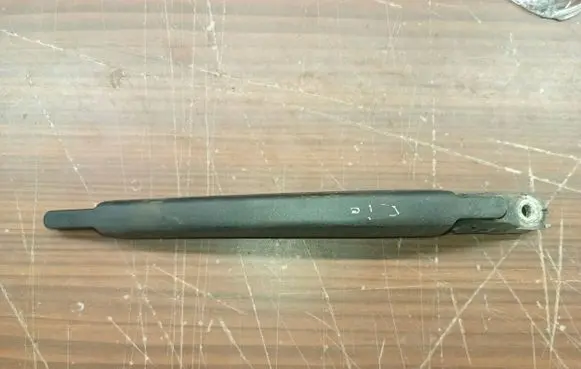 Rear wiper blade arm